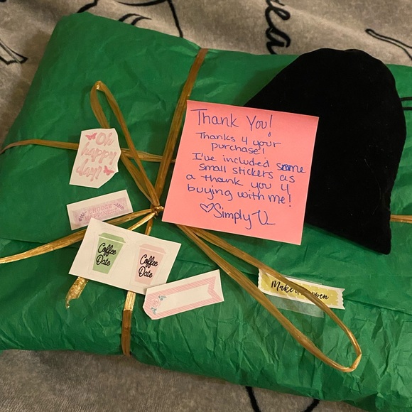 Meet your Posher, Ash - Picture 2 of 3